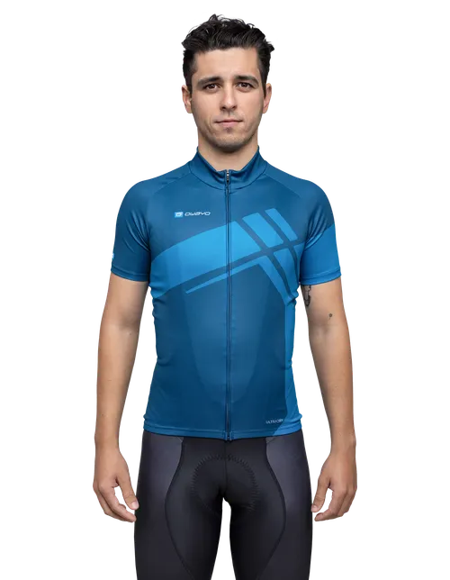 Das Model ist 173 cm groß und trägt Größe 5