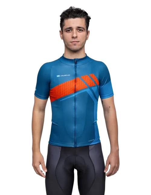 Das Model ist 173 cm groß und trägt Größe 5