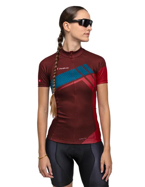 Das Model ist 175 cm groß und trägt Größe S3