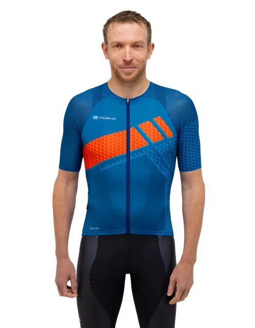 Das Model ist 186 cm groß und trägt Größe 5