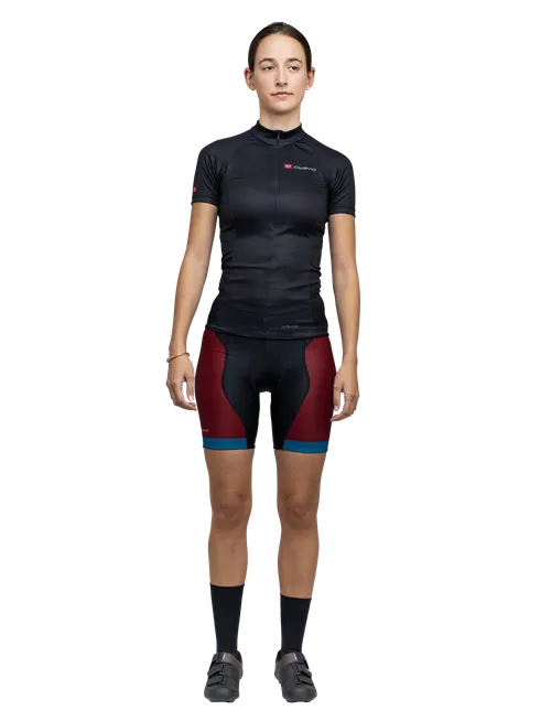 Das Model ist 175 cm groß und trägt Größe S3