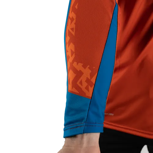 Langer Raglan-Ärmel